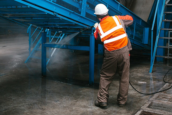 Industrial Cleaning And Commercial Cleaner